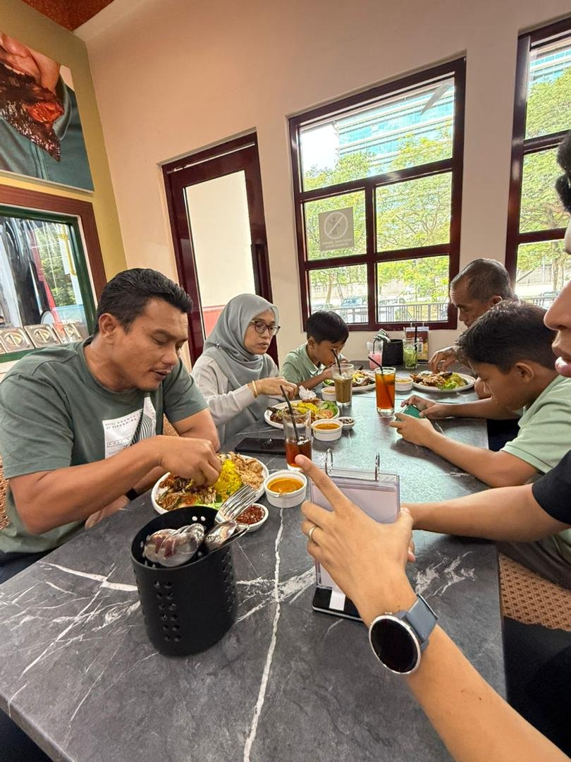 Suasana Lunch Pejabat Djakarta Raya